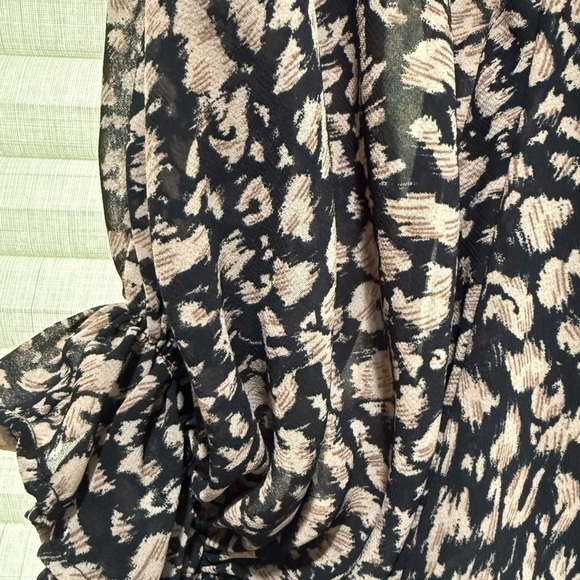 Black and Cream Long Sleeve Dress with Front Tie - Picture 3 of 5